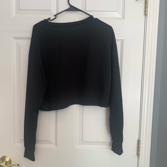 Cropped long sleeve w/ butterfly patch - Picture 3 of 4